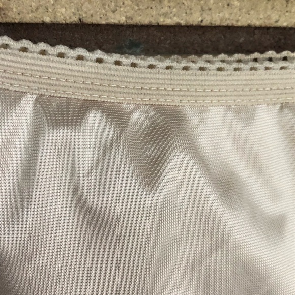 70's Nude/Beige 3/4 Length Slip - Nude Slip - Size 6 -Beige Slip - Straight Slip - Picture 5 of 10